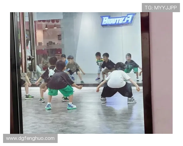 街舞热潮来袭：深入北京街舞队的训练与表演状态揭秘