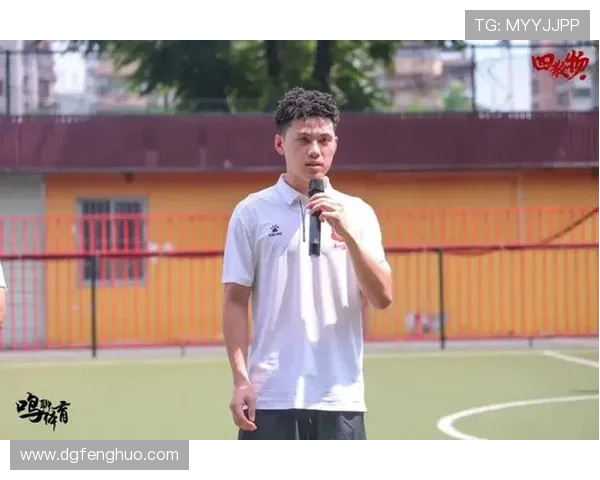 韩硕的成长之路:从青涩少年到职场精英的蜕变历程